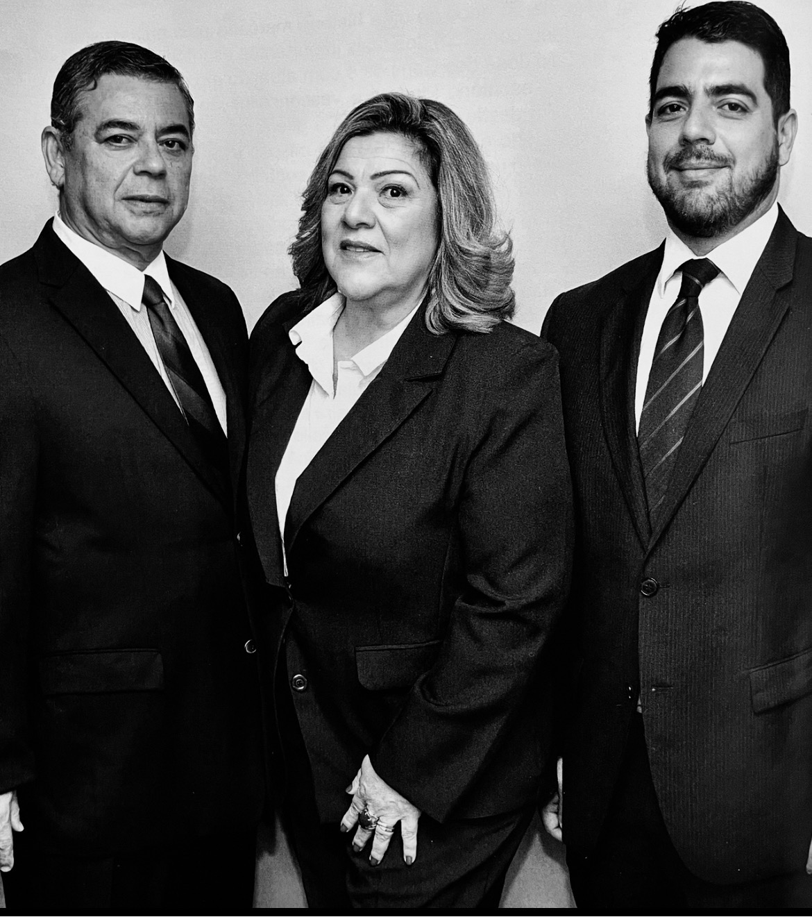 Equipe Moura Faria — Dr. Valmir Faria, Dra. Mirtes Maria de Moura Faria e Dr. Bruno Conrado de Moura Faria